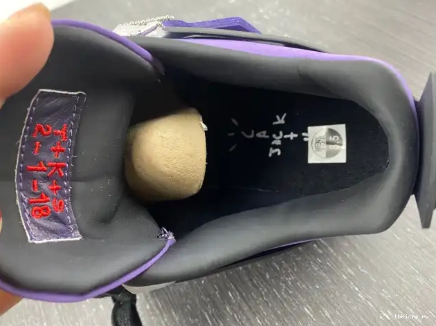 Reps TB Jordan Purple Retro 766296 Scott Family) LN4 and Travis 4 (Friends 0413